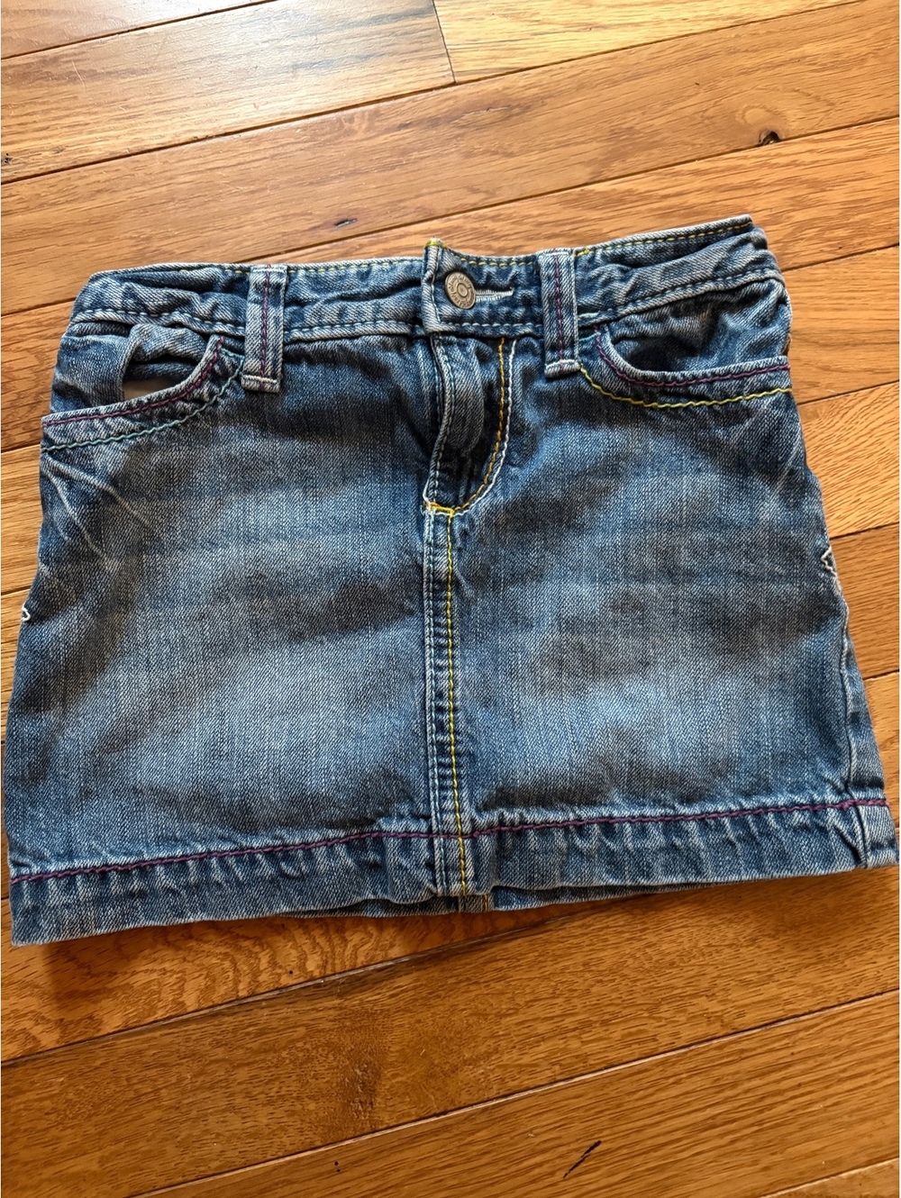 Old Navy Girls' Denim Skirt Size 6 with Elastic Waistband and Colorful Stitching